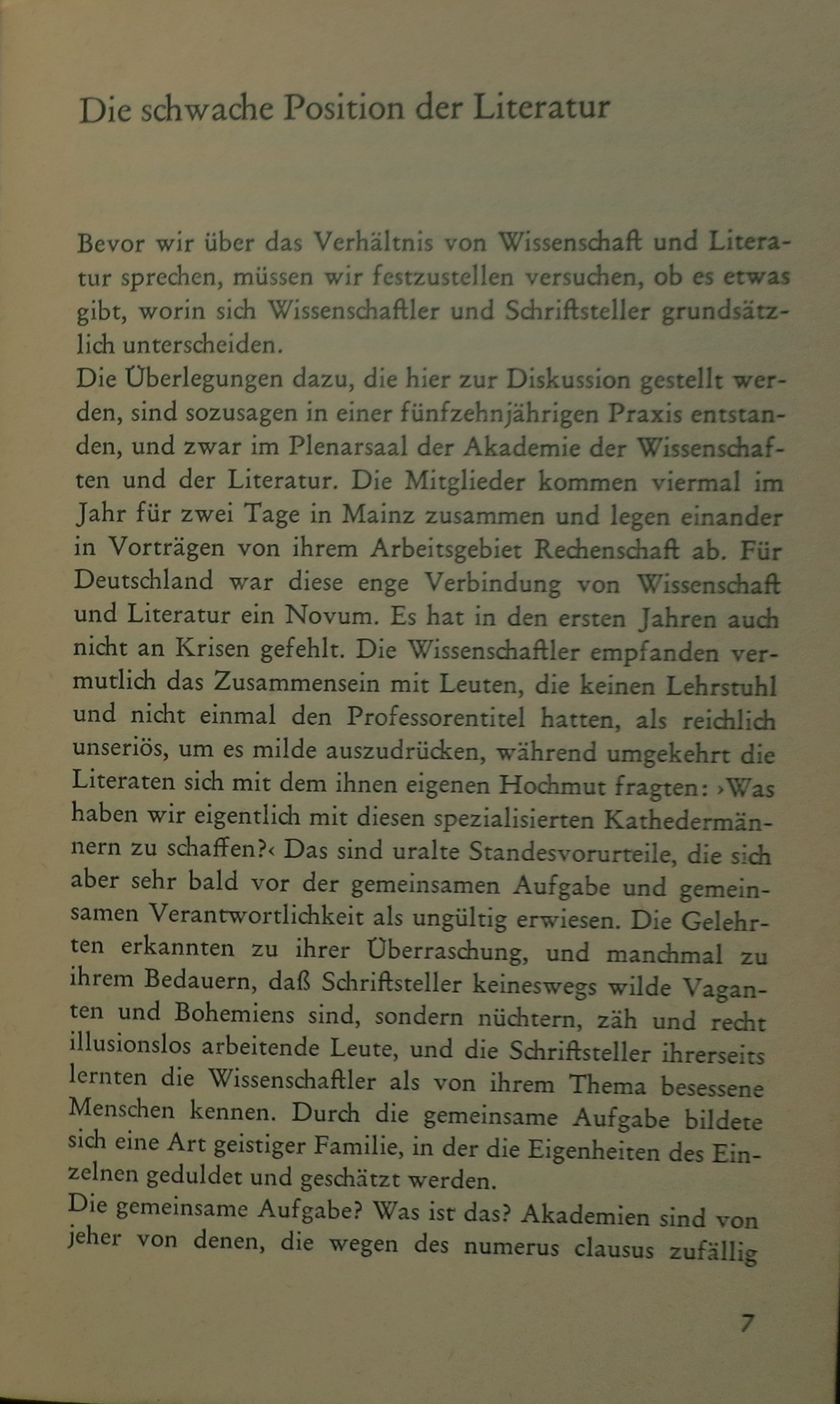 Anfang: Die schwache Position der Literatur